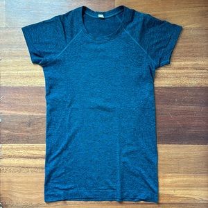 Lululemon fitted jade green short sleeve top, size 6